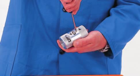 Antes de conectar el soldador se recomienda controlar si la tensión indicada corresponde a la nominal.