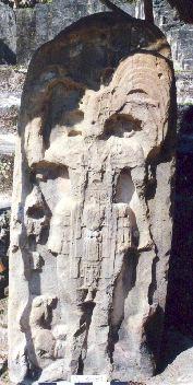 Bienes Culturales) Tikal fue aplastada en un ataque de Guerra de conquista por parte de Caracol en