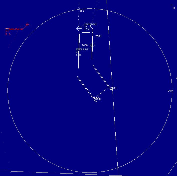 15:14:30.- TWR LEMD LCL DEP 36L autoriza a despegar a la Aeronave 2. 15:14:30.- La imagen muestra a la Aeronave 1 volando paralela a la RWY 36L de LEMD y manteniendo 2700 ft. **Aeronave 1 27 8 L Fig.