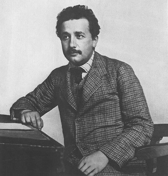 1915 1900 1950 2000 Albert Einstein publica la Teoría General de la Relatividad que predice
