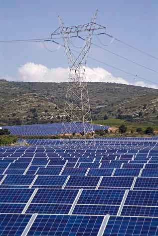 La vía fotovoltaica Permite la trasformación directa de la energía del Sol en energía eléctrica por medio de unos dispositivos especiales fabricados con