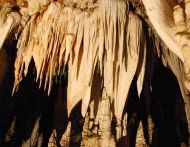 La Cueva de El Soplao fue descubierta por los mineros
