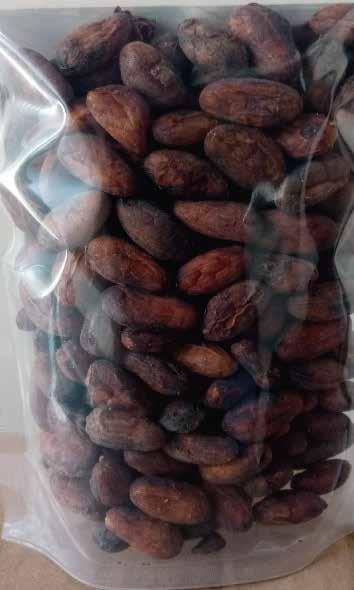 GRANOS DE CACAO seleccionados y tostados Snack Saludable Granos de cacao finamente seleccionadosy tostados; para uso como snack saludable o para