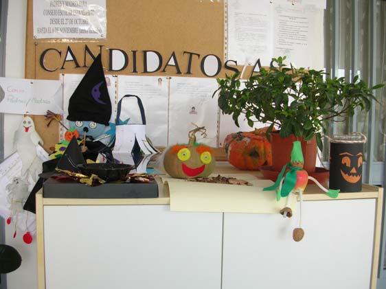 - Cada clase confecciono una manualidad con motivo del otoño y de Halloween que después expusimos