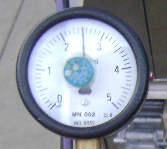 7. Ajuste para 2,5kPa la presión de salida de la válvula cuando la instalación sea de gas GLP y para 1,8kPa cuando sea de gas natural (GN).