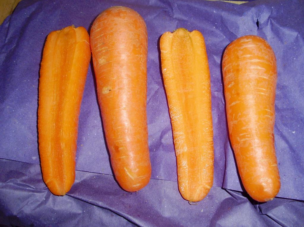 Comercialización de Zanahoria en el Mercado Central de Buenos Aires En Argentina se producen aproximadamente entre 200.000 y 240.000 Tn. de zanahoria en una superficie que oscila entre 7.000 y 9.