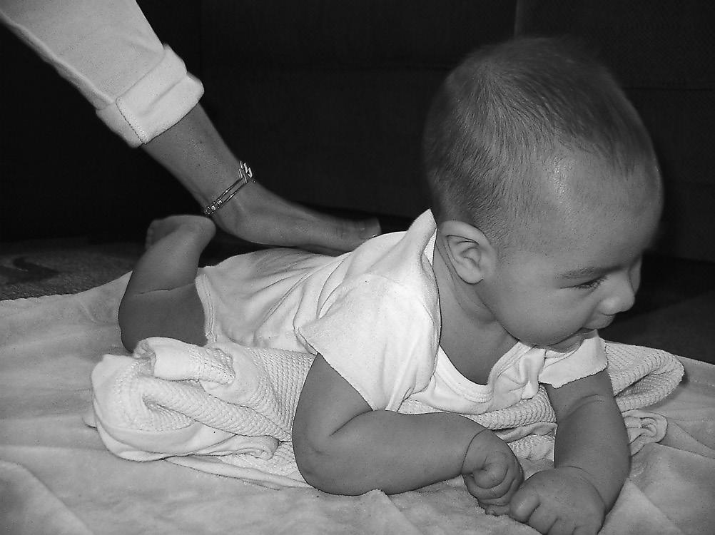 Boca abajo o de pancita : ventajas y beneficios para el bebé Why Your Baby Needs Tummy Time Los expertos recomiendan a los padres colocar a sus bebés boca arriba para dormir.