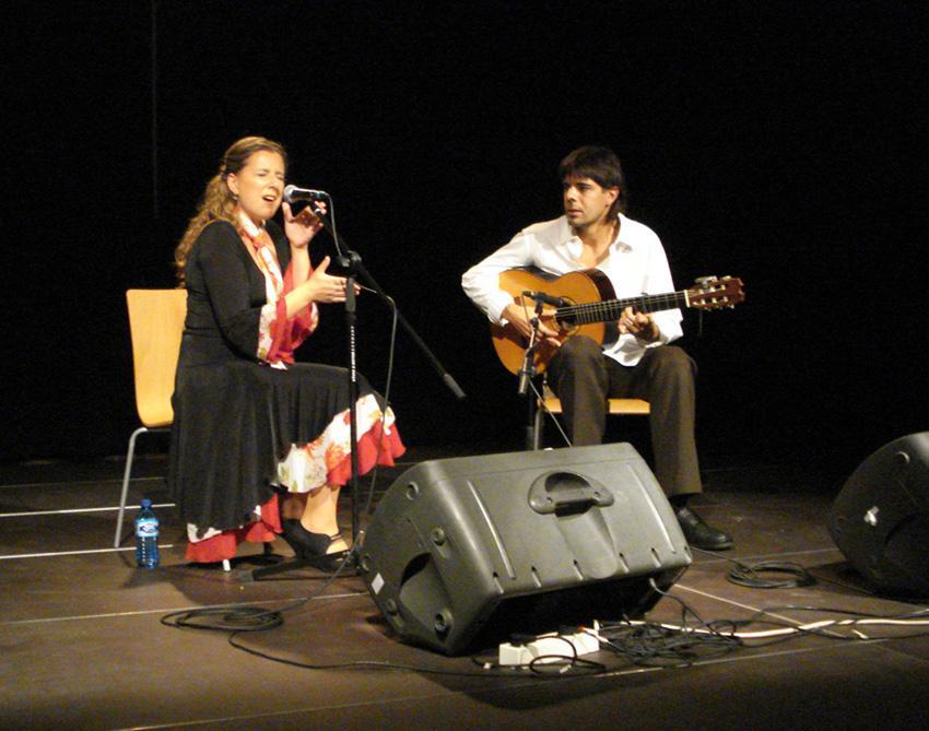 NOVIEMBRE Día 1(viernes) a las 20 30 horas: Flamenco de Orilla a Orilla Conferencia a cargo de de la catedrática de Flamencología, Alicia González Sánchez: La búsqueda científica del