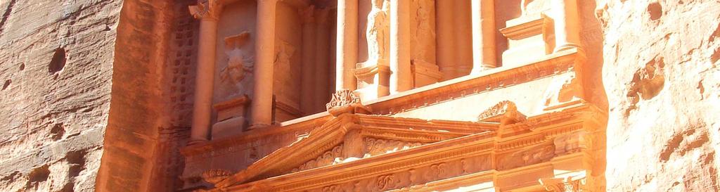 Consultanos 05 PETRA Desayuno. Día dedicado por completo a la visita de Petra, la ciudad rosa capital de los Nabateos.