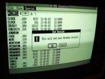Apple presenta la Macintosh, la cual se caracteriza por su sistema operativo