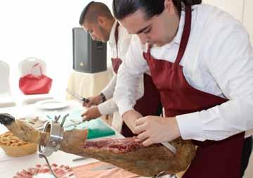 La Escuela de Hostelería impartirá cursos de camarero de barra y sala, cocina y auxiliares de cocina, en turnos de mañana y tarde, con un total estimado de 250 alumnos y 4.