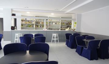 Pontevedra Ofrece entre sus instalaciones, salón social, cafetería y