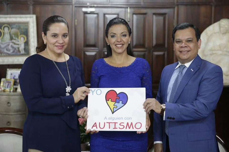 EN CONFERENCIA MAGISTRAL HABLEMOS DE AUTISMO 2016 Periodista Sofía LaChapelle solicita a los hondureños que se unan y apoyen a las personas con discapacidad intelectual.