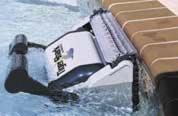 30 LIMPIAFONDOS AUTOMÁTICO Para cualquier tipo de piscina, se conecta sin herramientas a la toma de limpiafondos o al skimmer. 95,00 ref. 88.97 DUCHA SOLAR DE AGUA CALIENTE SUNNY G.F. Su pedestal es un contenedor de agua que acumula el calor del sol.