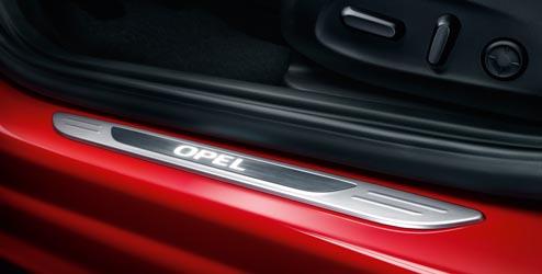 Opel Performance Center y OPC Line representan un aspecto exclusivo, una tecnología sofisticada y un rendimiento superior. Crea un coche que sobresale entre los demás.