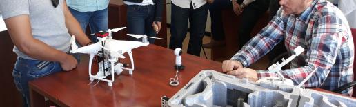 EL CURSO OBJETIVOS En este curso el alumno se formará en el pilotaje de drones de ala fija.