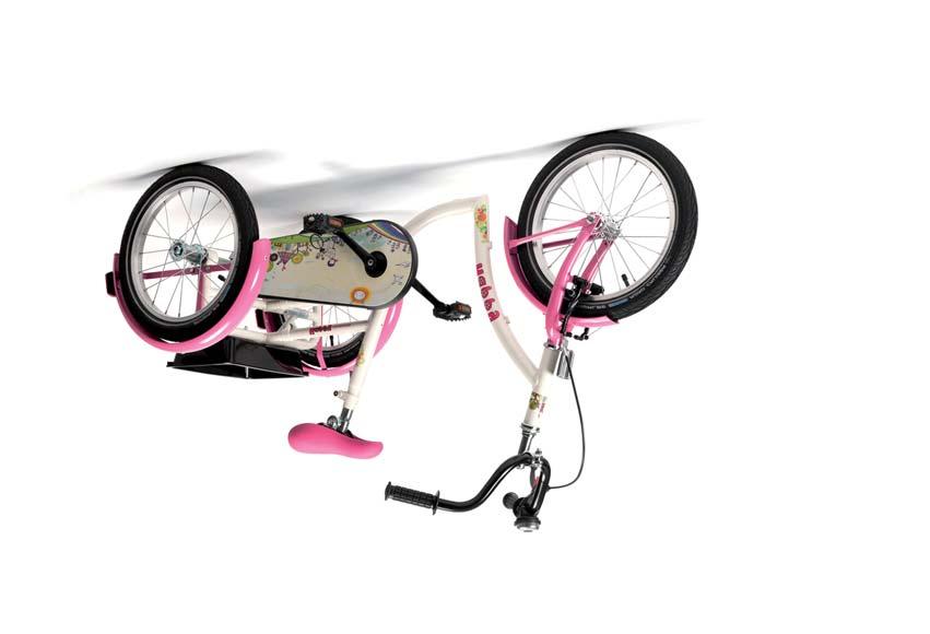 2215 HAPPY 100% para niñas De colores rosados combinado con blanco y una bandeja trasera, ideal para transportar juguetes.