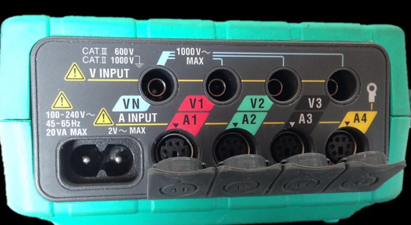 Las terminales de voltaje y de corriente dispuestas momento de la medición, se encuentran señaladas con colores para mayor facilidad a la hora de conectar los accesorios.