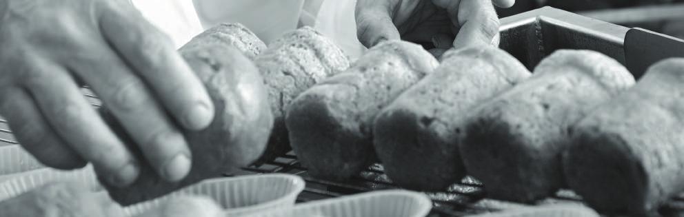 Pastelería individual Auténtico baba, elaborado a partir de masa levada Brioche estilo torrija con manzana Torrija con trocitos de manzana.