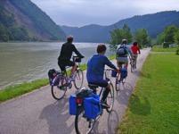 ! La ruta del Danubio austríaco en bicicleta es una de las rutas más atractivas en Europa y de las más conocidas por quienes prefieren viajar en bicicleta, tanto por lo llano de su trazado, como por