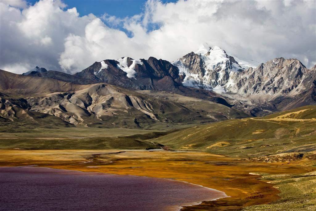 Lo Mejor de Bolivia 7 DIAS / 6 NOCHES Este increíble recorrido de 7 días le llevará desde la Isla del Sol del Lago Titicaca hasta el espectacular Salar de Uyuni, pasando por los paisajes andinos de
