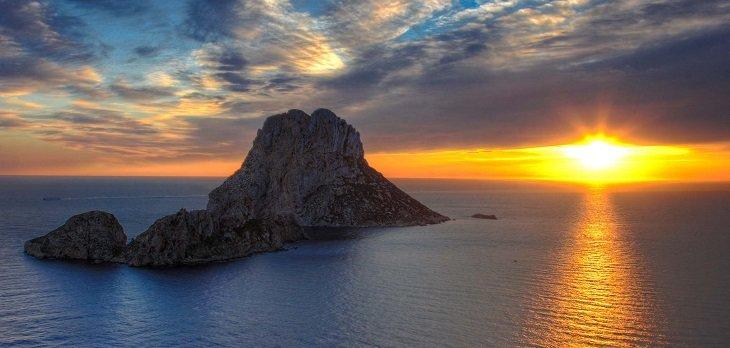 reserva de plaza de 600, mil papeletas para el sorteo de un viaje de fin de semana para dos personas a Ibiza, las cuales se podrán vender a un importe de 2 cada una pudiendo así financiar