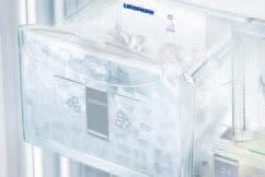 Con el sistema VarioSpace, los estantes intermedios de cristal son extraíbles, por lo que se pueden almacenar alimentos de mayor tamaño.