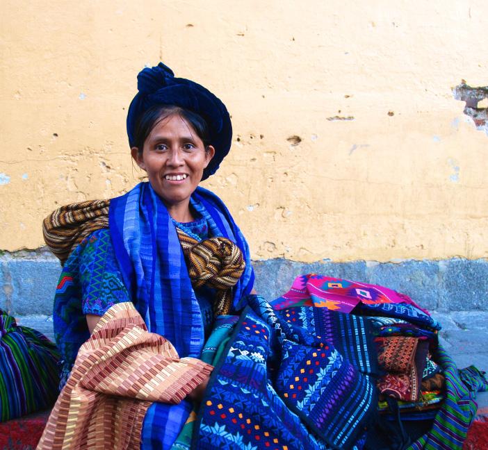 GUATEMALA 12 DÍAS Mujer guatemalteca Salida 10 de septiembre SHARE Tours brinda experiencias de viaje que apoyan a las comunidades indígenas en Guatemala; Visitando lugares impresionantes y