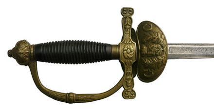 117 En mi opinión, este tipo de espadas que definí isabelinas, tienen singulaar interés para los estudiosos en la evolución del uniforme militar, en igualdad a cubrecabezas, golas, ceñidores y demás