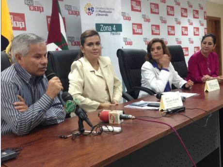 de la Pobreza - SETEP, se socializó la Estrategia Nacional para la Igualdad y la Erradicación de la Pobreza (ENIEP), en las provincias de Manabí y Santo Domingo de los Tsáchilas, contando con la