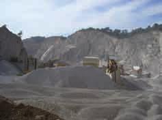 .0.01, cada una de las organizaciones adoptadas en materia de seguridad para la realización de los trabajos en las explotaciones, se someterá a la Autoridad minera.