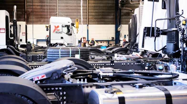ESTRATEGIA DE REVENTA CENTRO DE ADAPTACIÓN, BOURG Treinta y cinco personas trabajan en el Centro de Adaptación; seis de ellos se especializan en el X-Road. El primer camión convertido se hizo en 2016.