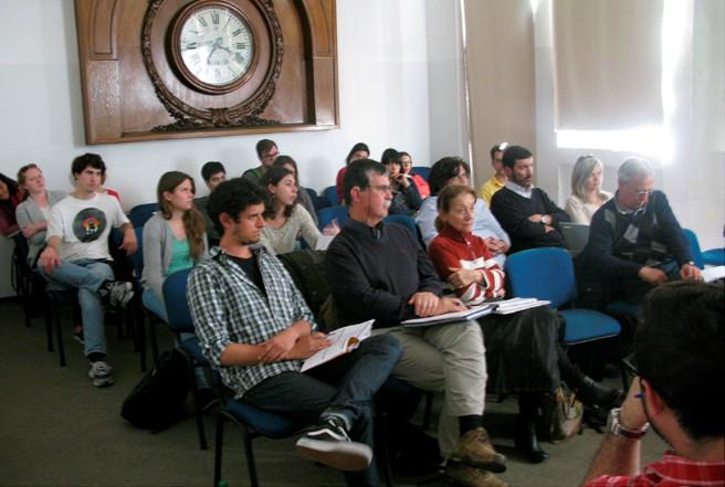 Participantes y expositores durante una de las sesiones del grupo Claves del siglo XIX en el Río de la Plata, en las VI