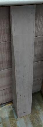 Il cuneo metallico si fissa sopra il massetto di cemento.