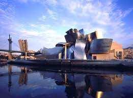 El Guggenheim el va disenyar l arquitecte nordamericà Frank O. Gehry.