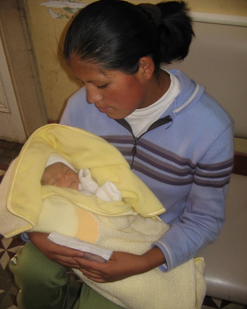 Las adolescentes menores de 15 años y la maternidad precoz El SIS reporta anualmente 2 mil partos en niñas menores de 15 años de edad.