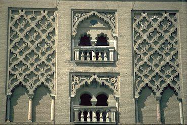 Se conserva el Patio y el Alminar / parecida al de la Mezquita de la KUTUBIYYA de Marraquech y la Torre