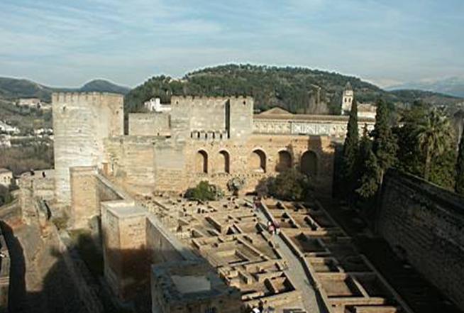 Se construye entre 1330 / 1391 por los monarcas Yusuf I y Mohamed V.