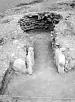 En la Península Ibérica asistimos a la generalización del fenómeno megalítico en Galicia, donde están las fechas más antiguas, tanto para dólmenes sencillos