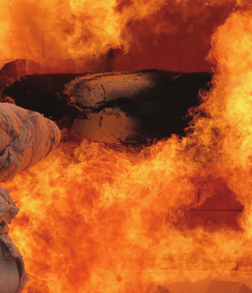 Thermo-Lag E100 salva vidas y protege patrimonios. Cuando se expone al fuego se expande, produciendo un residuo bloquea el calor, aislando al acero de las altas temperaturas.