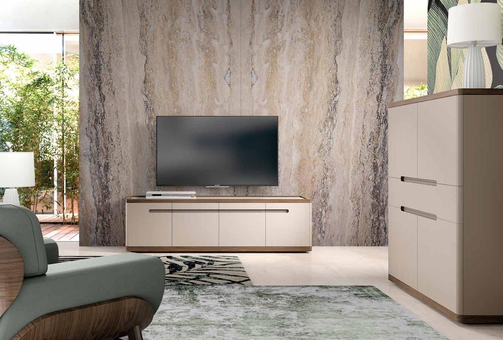Mueble de TV y Vitrina VI030 con zócalos, en chapa natural de roble lacado tórtola y macizos en madera acabado nogal