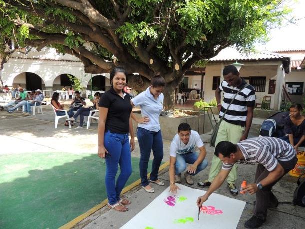 Huella: Los estudiantes de la actividad artes plásticas realizaron en el patio
