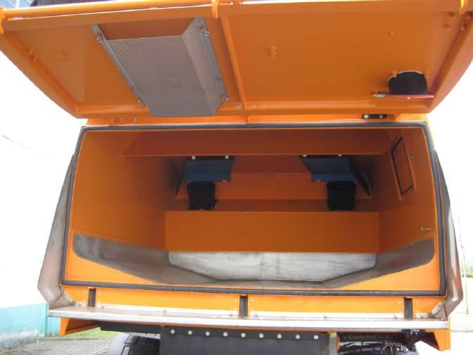 Tolva de Carga Una placa de desgaste de fácil desmontaje y ajustable montada en la entrada del cuerpo de la tolva de carga.