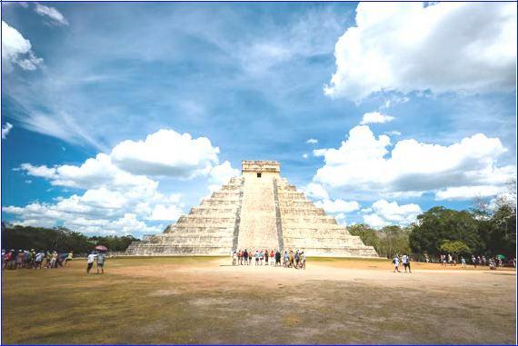 La ciudad y la economía Las ciudades mayas tenían un centro ceremonial donde se desarrollaba gran parte de la vida del pueblo.