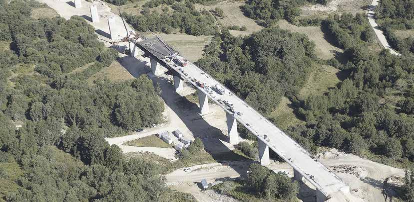 TRAMO: ELCHE-CREVILLENTE // 2010-2012 ALICANTE, ESPAÑA Viaductos sobre CV-875 y Barranco del Bosch, de 236 m de longitud, luz máxima 42 m y ancho