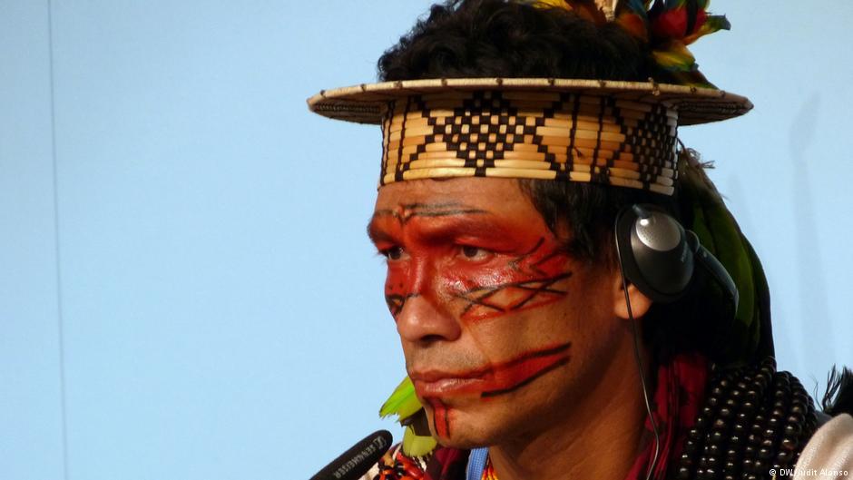 El brasileño Benki Piyako del pueblo indígena Ashaninka destacó el conocimiento tradicional que se traspasa de generación en generación.