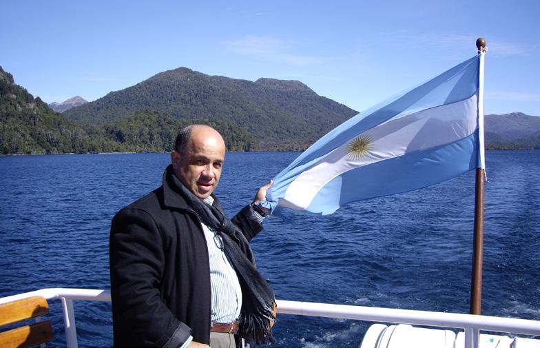 Dr.Arturo López Malumbres Presidente - Fundador Arturo López