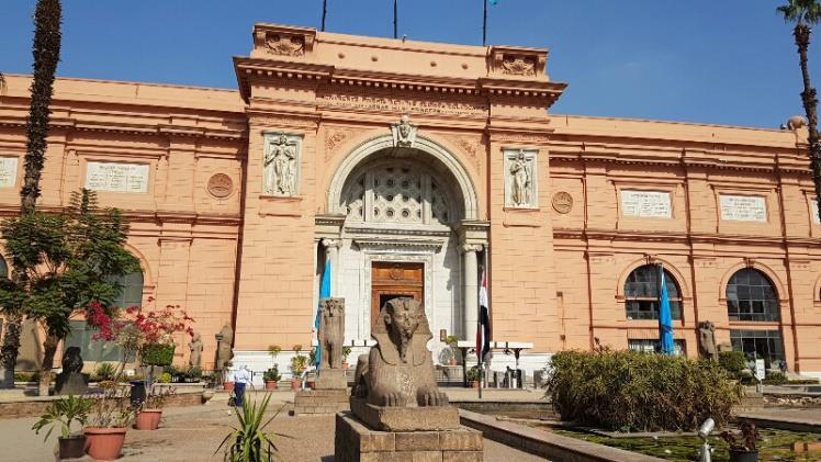 EL CAIRO III Posted on 1 noviembre, 2016 by maleteandoes 31 de Octubre de 2016 Hoy lo previsto era la visita al Museo Egipcio del Cairo, el museo con más