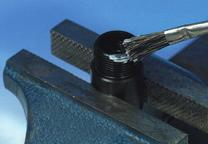 Instrucciones de montaje Sujetar en el tornillo de banco el casquillo de premontaje correspondiente al tubo.