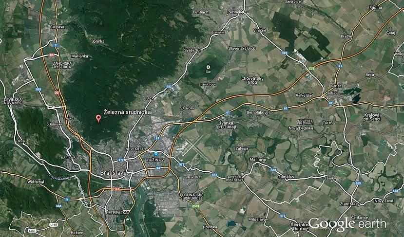 Odkiaľ, kam cestovala? Pozrite si mapu Slovenska a nájdite Tatry a Bratislavu.